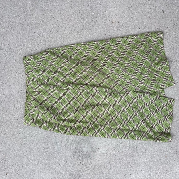 Cutest Plaid midi length skirt! - Picture 4 of 7